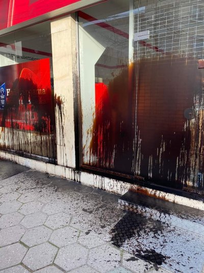 Ядосани клиенти заляха с боя офис на А1 в Карлово