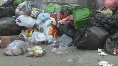 До края на деня натрупаният боклук във Варна се очаква