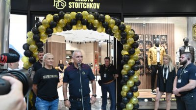 Стоичков лично открива своя магазин в Mall Велико Търново