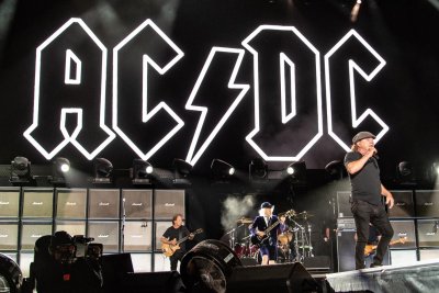 AC DC легендарната хардрок група отсъстваща от сцената на Стария континент
