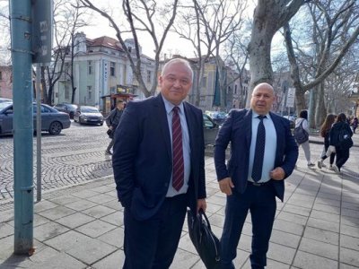 От черен джип слезе уволненият директор на пловдивската полиция Васил