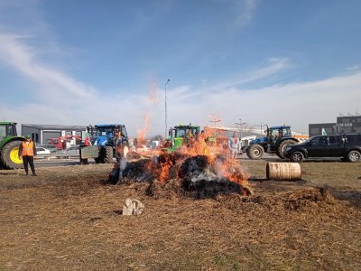 Земеделците се отказаха да блокират АМ "Тракия", потеглиха към Пловдив