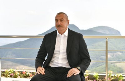 Президентът на Азербайджан Илхам Алиев е на път да спечели убедително