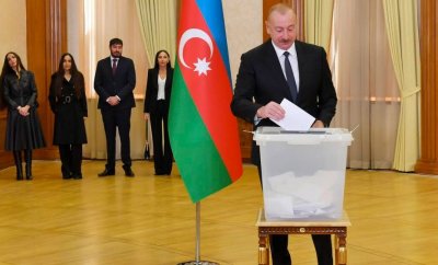 Президентът на Азербайджан Илхам Алиев печели убедително произведените днес предсрочни