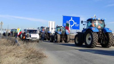 Продължават протестите на земеделците Днес се очаква да се проведе