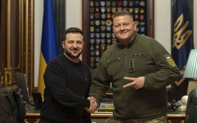 Украинският президент Володимир Зеленски връчи наградата  Герой на Украйна   най високото държавно отличие
