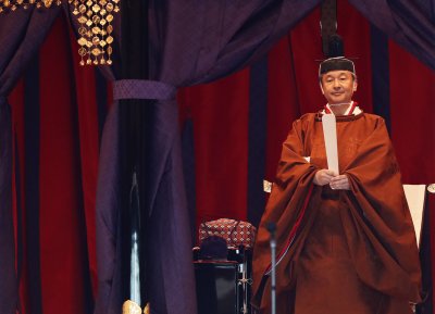 Нарухито провъзгласи възкачването си на Трона на хризантемата в Япония (СНИМКИ)