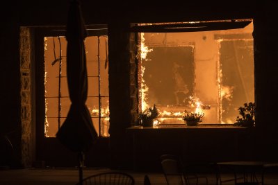 180 000 калифорнийци бягат от пожарите