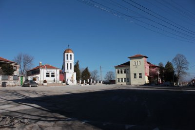 Селяни нападнаха партийни агитатори