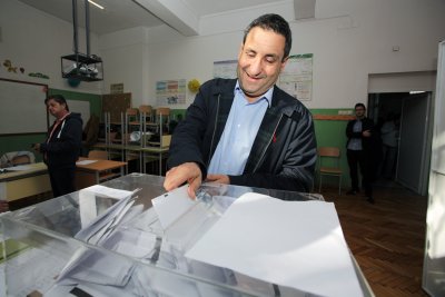 "Зеленият" Тончо гласува и заведе внуците на Витоша