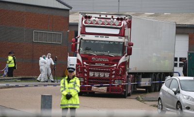 Британските власти повдигнаха обвинения срещу шофьора на камиона ковчег