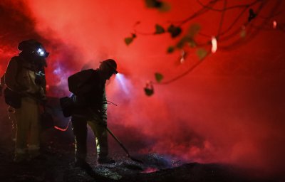 След пожарите в Калифорния: Спират тока на 2 милиона души