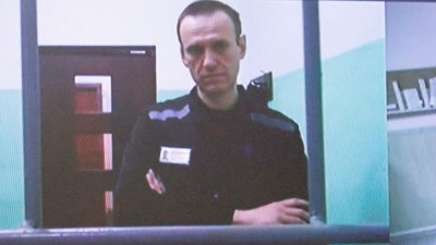 Половин час медици се борили за живота на Навални