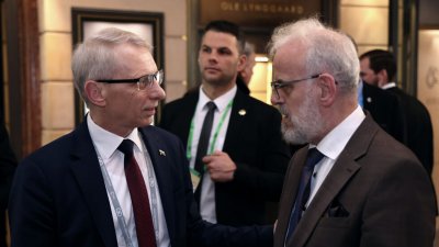 Министър председателят Николай Денков разговаря със служебния премиер на Северна Македония