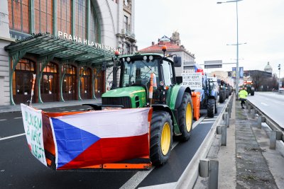 Стотици фермери влязоха във Прага с трактори