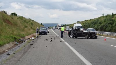 Катастрофа затвори пътя София-Варна 