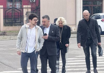 Маринела и Вълчо Арабаджиеви дойдоха днес в съда по делото