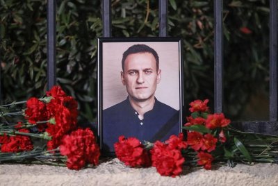 Предадоха тялото на Навални на неговата майка