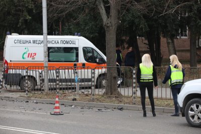 Мъж пострада тежко при катастрофа в София 