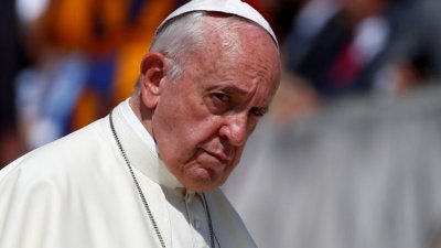 Папата отмени всички аудиенции заради "лек грип"