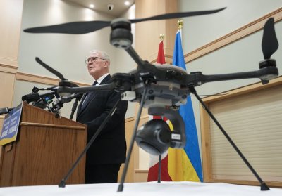 През пролетта Канада планира да прехвърли на Украйна стотици модерни бойни дронове
