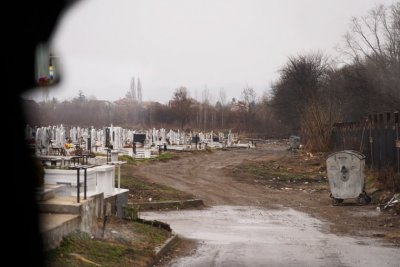 Едва 20 души са назначени за поддръжка на гробищните паркове