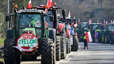 Полски фермери протестиращи срещу разпоредбите на Европейския съюз и евтиния