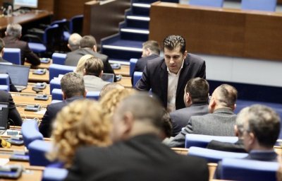 Парламентът прие на първо четене промени в Закона за българските