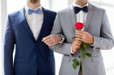 Първият еднополов брак в Гърция: Кои са двамата мъже, официално станали семейство