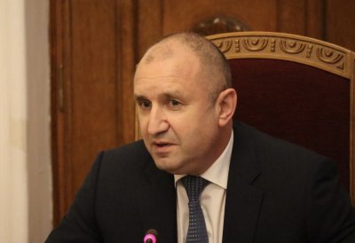 След като парламентът прие оставката на правителството с премиер Николай