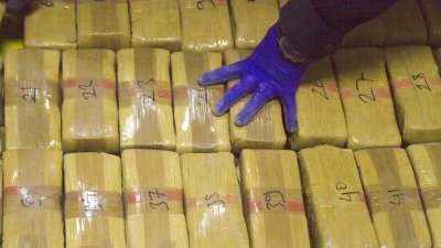 Португалската полиция съобщи вчера че е иззела 1 3 тона кокаин
