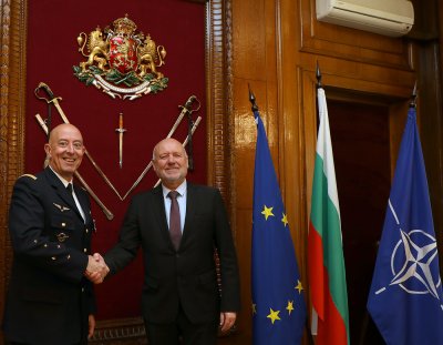 Министърът на отбраната в оставка Тодор Тагарев се срещна с