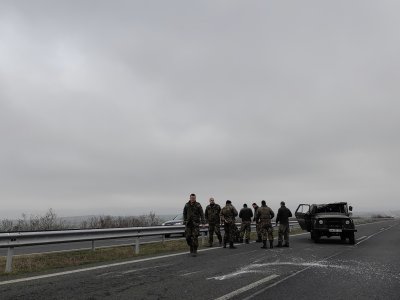 Катастрофа с военна техника затруднява движението по автомагистрала Тракия в