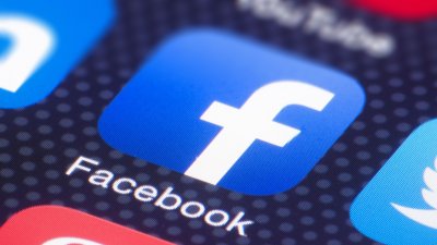 Преди броени минути потребители установиха голям проблем с Facebook и