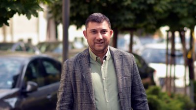 Единственият общинският съветник на ВМРО БНД Карлос Контрера настоява веднага да