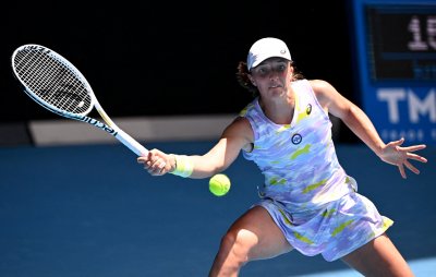 Световната номер 1 в женския тенис Ига Швьонтек продължава напред