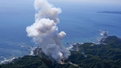 Японска ракета за извеждане на сателити се взриви на старта