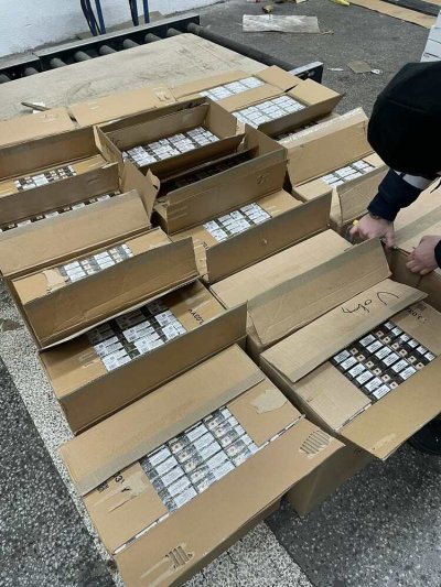 Митничари задържаха 830 000 къса контрабандни цигари на "Капитан Андреево"