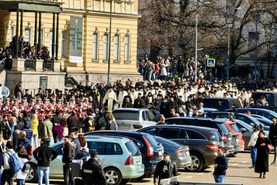 Последният земен път на Неофит - започна литийното шествие (СНИМКИ)