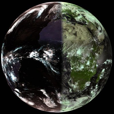 Тази забележителна снимка на Земята в деня на пролетното равноденствие
