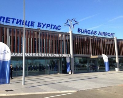 Кметове и хотелиери в Бургаско искат повече полети до морския град