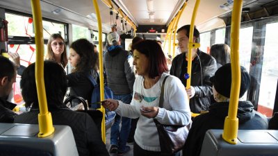 От 1 май ученици и студенти ще плащат по-малко за градски транспорт в София