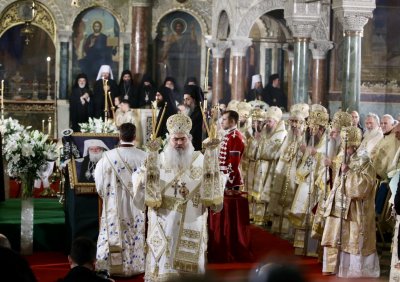 Започна архиерейската заупокойна света литургия в памет на патриарха