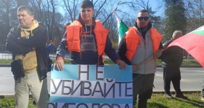 200 души протестираха срещу перките в Черно море във Варна
