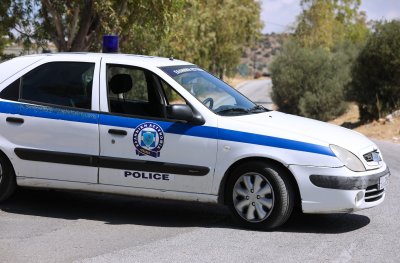 Двама българи са задържани в Гърция за телефонна измама
