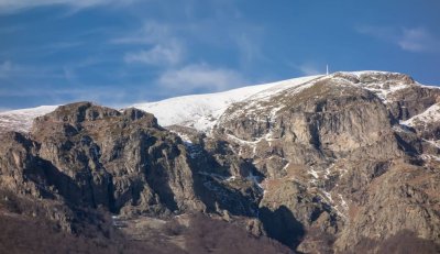 ПСС: Туристите да не тръгват към връх Ботев и Черни връх заради мъгла и силен вятър