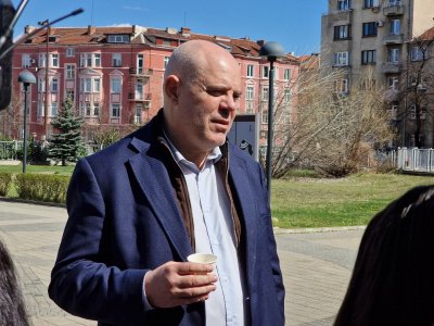 Министърът в оставка и подсъдим Славов най вероятно няма да се