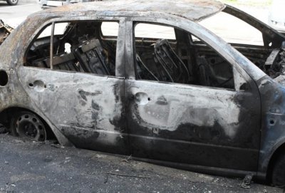 Два автомобила изгоряха пред блок 98 в бургаския ж к Меден рудник