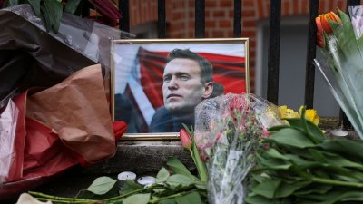 ЕС наказа със санкции 33-ма души заради Навални