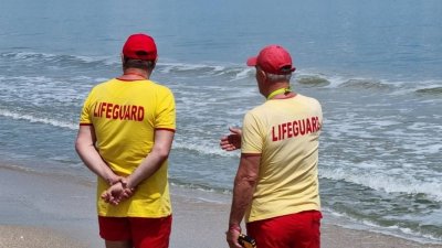 Спасителите на плажа с ново работно време - стоят до по-късно